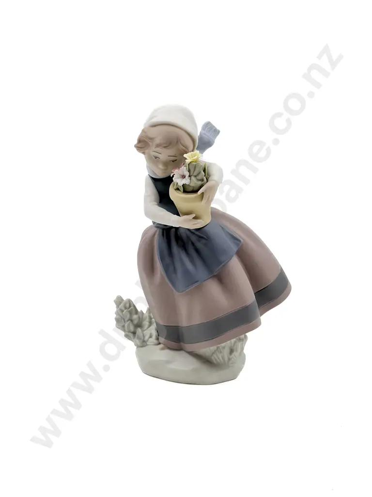 Lladro Bisque Figure Girl with Flower Pot Image 1++