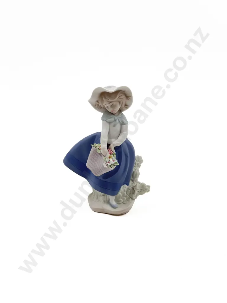 Lladro Bisque Figure Girl with Bag of Flowers Image 1++