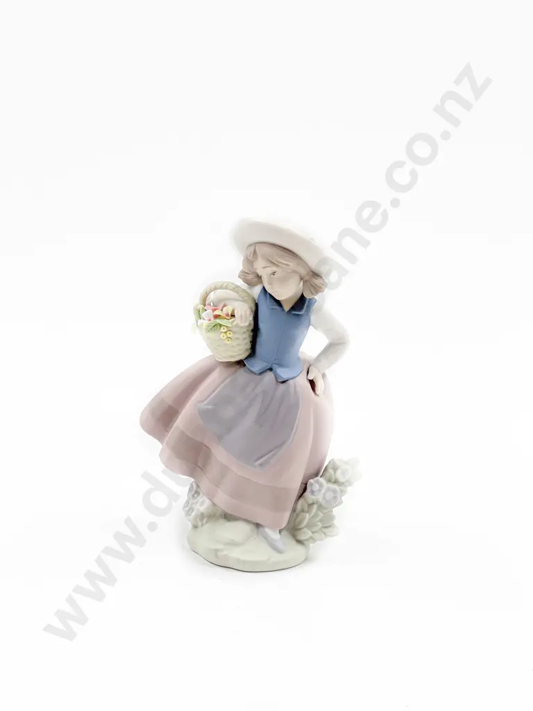 Lladro Bisque Figure Girl with Flower Basket Image 1++