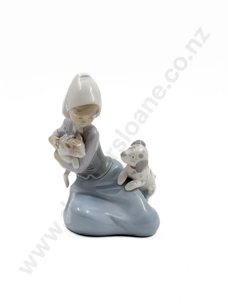 Lladro Figure Girl with Cat and Dog Image 1++