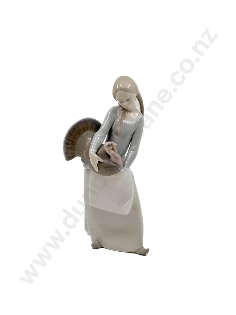 Lladro Figure Girl with Turkey Image 1++
