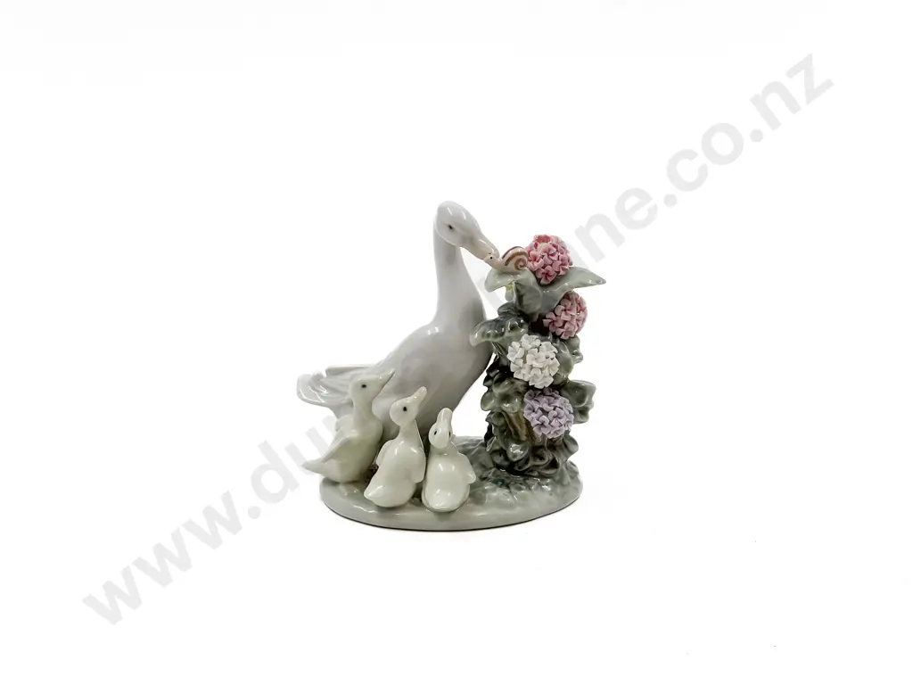 Lladro Figure Group How Do You Do Image 1++