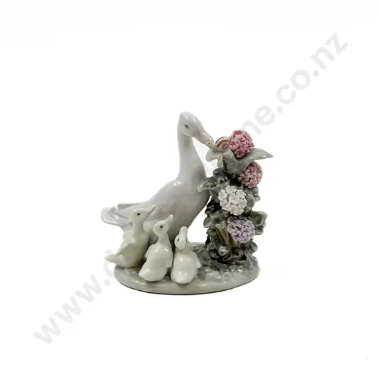 Lladro Figure Group How Do You Do