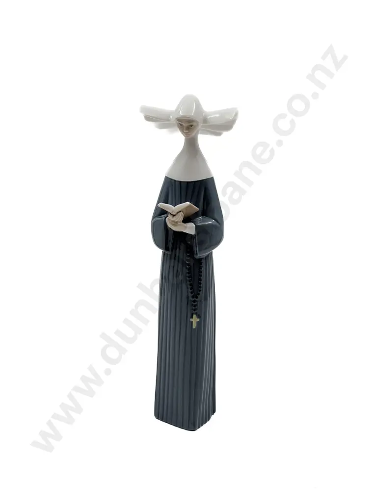 Lladro Figure Nun Image 1++