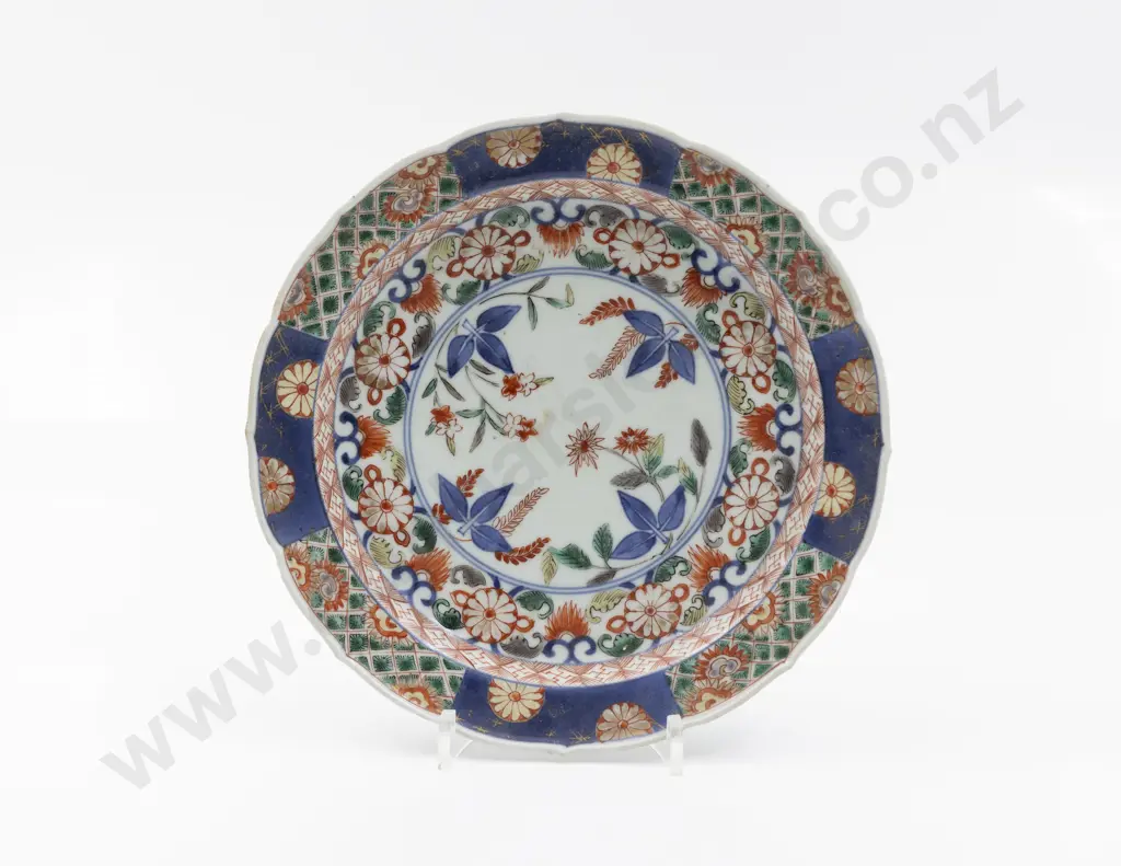 Attractive Japanese Edo Period Imari Shallow Bowl Image 1++