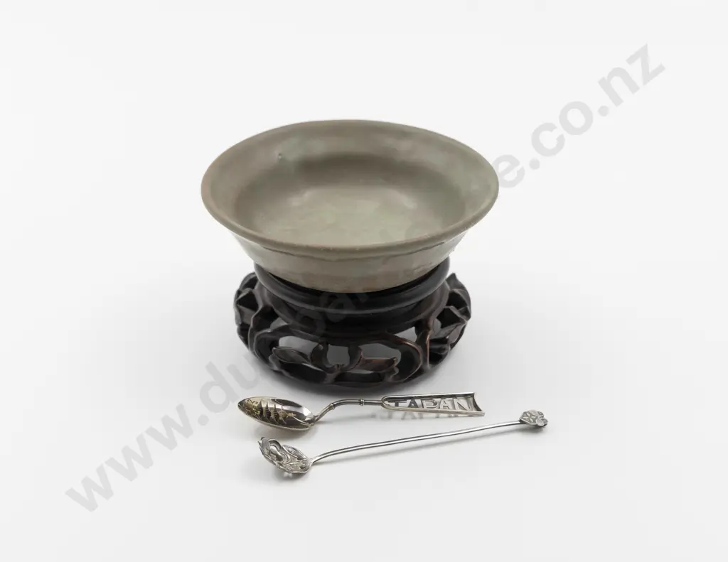 Small Sung Style Celadon Glazed Bowl Image 1++