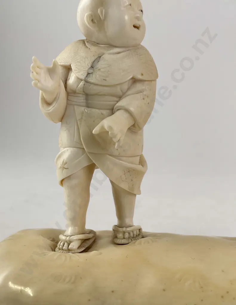 Late C19th Japanese Ivory Group Of A Father & Child Image 1++