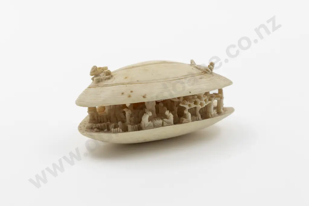 Japanese Ivory Clamshell Okimono Image 1++