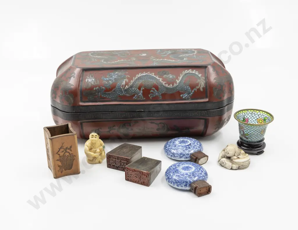 Chinese Red Lacquered Box Image 1++