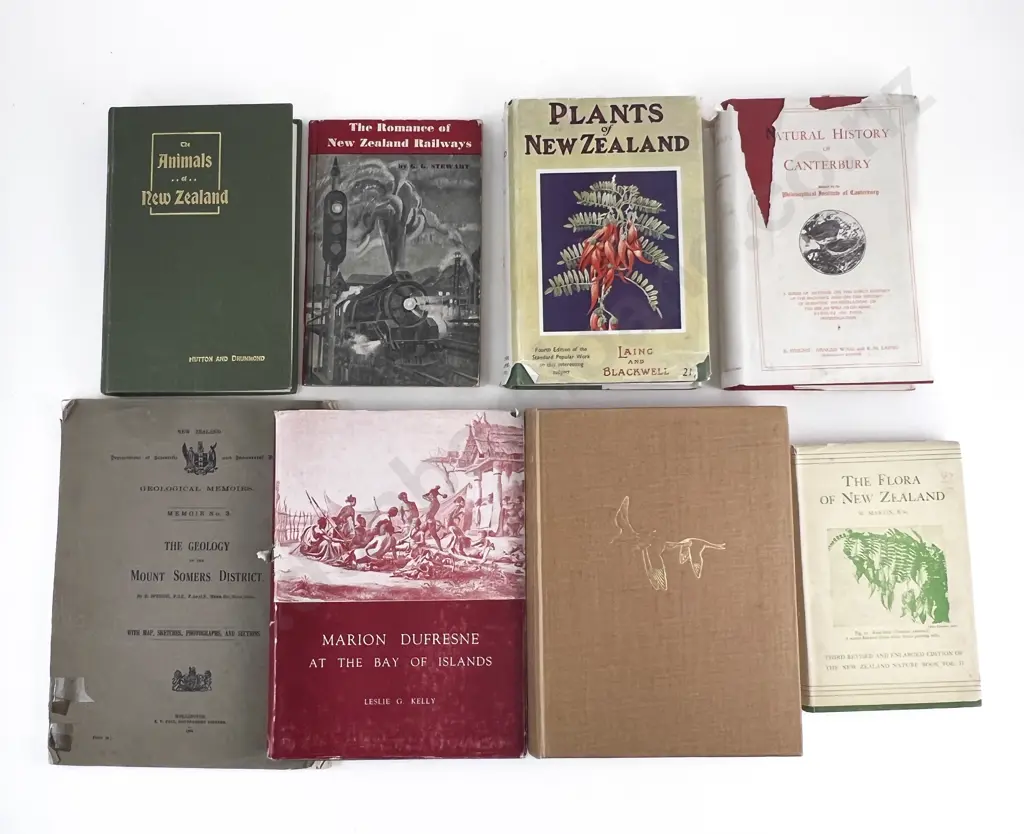 6 NZ Natural History Volumes, & 2 Others Image 1++