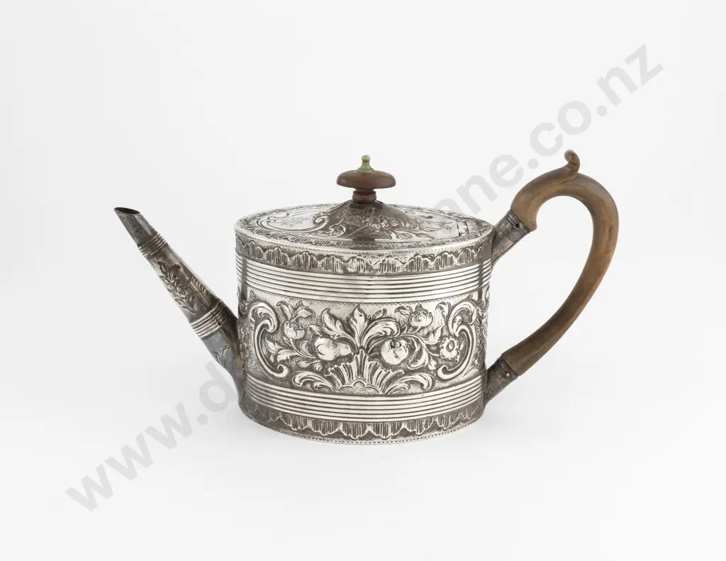 Geo III S/S Oval Teapot Image 1++