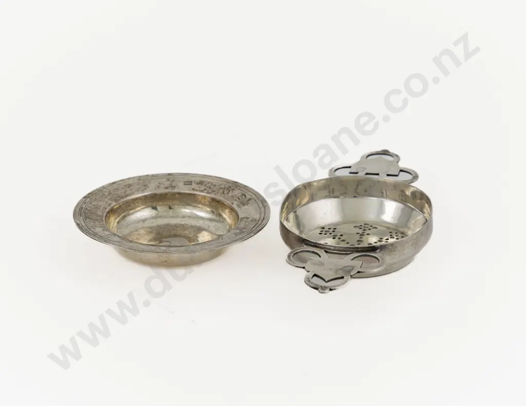 Geo V S/S Tea Strainer Image 1++