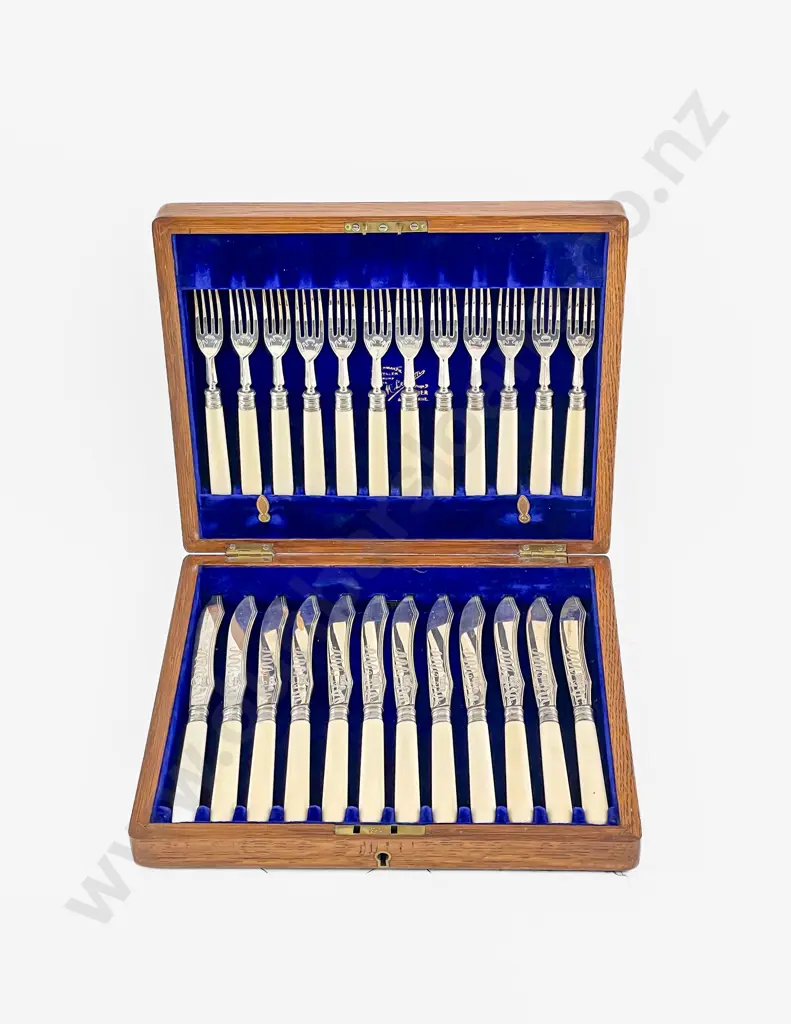 Oak Cased Set Of Twelve Geo V S/S Dessert Forks & Twelve Knives Image 1++