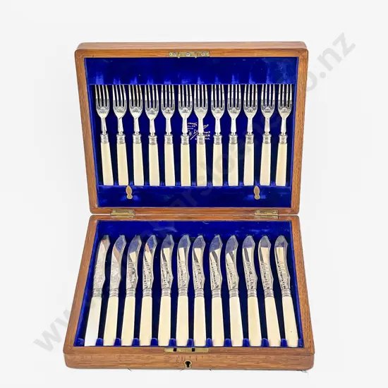 Oak Cased Set Of Twelve Geo V S/S Dessert Forks & Twelve Knives