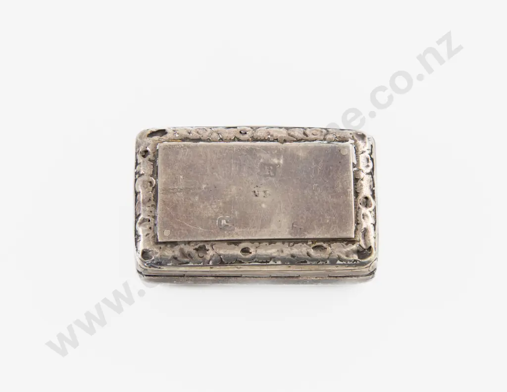 Geo III S/S Snuff Box Image 1++