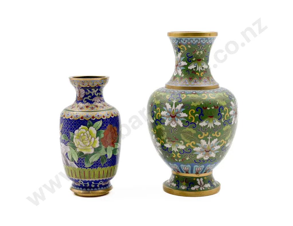 Pair of Chinese Vases Image 1++