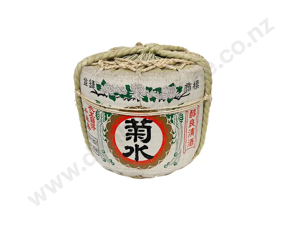 Large Empty Wooden Sake Barrel Image 1++