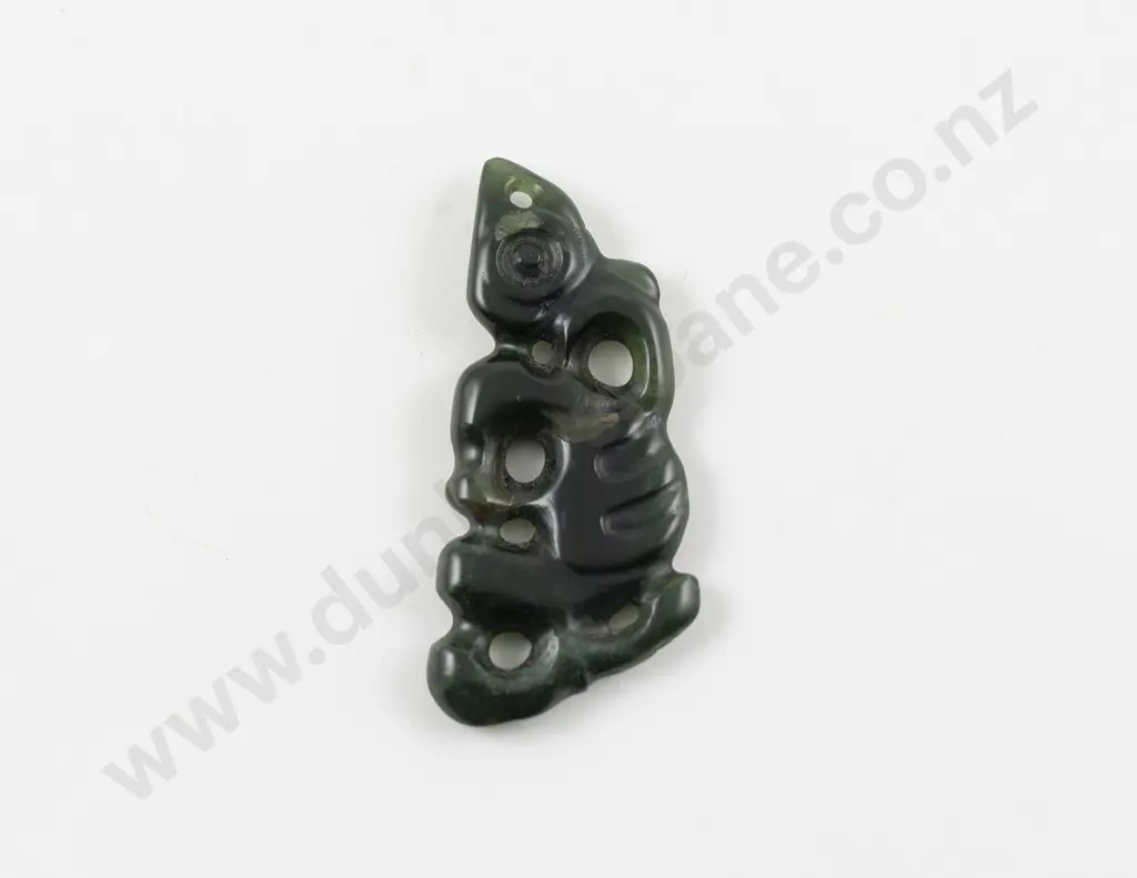 A Finely Carved Tangiwai Manaia Pendant Image 1++