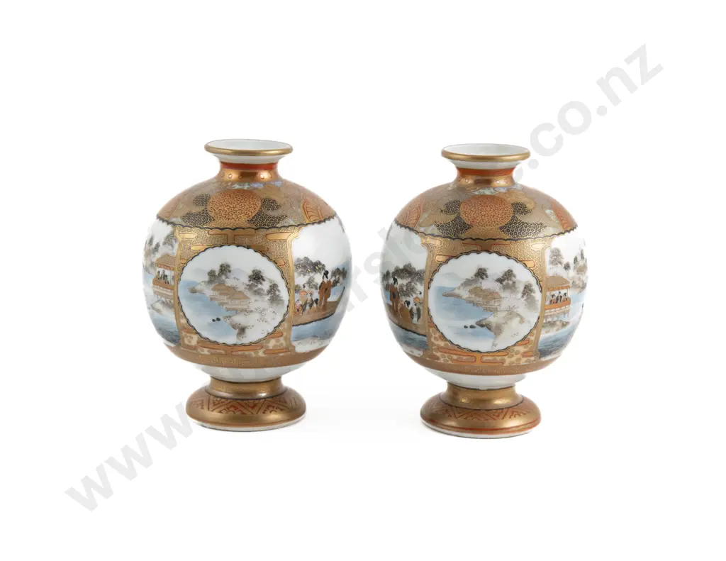 A Pair Of Japanese Porcelain Vases Image 1++