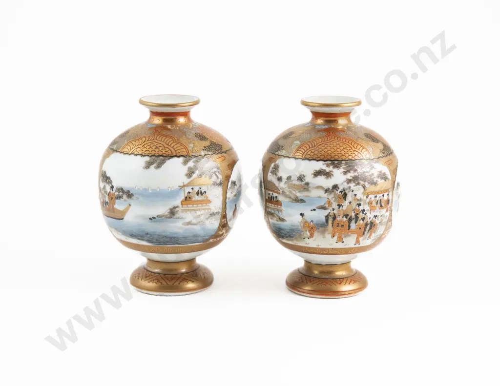A Pair Of Japanese Porcelain Vases Image 1++
