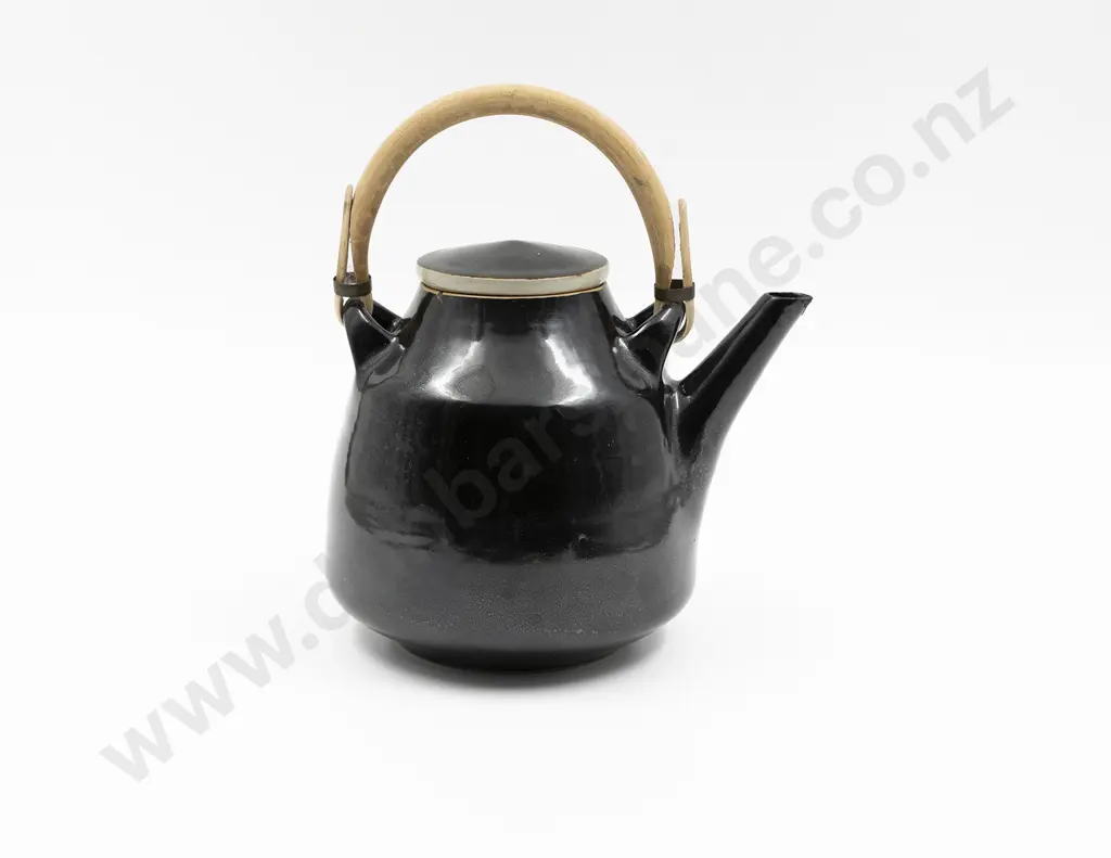 Dame Lucie Teapot & Cover Image 1++