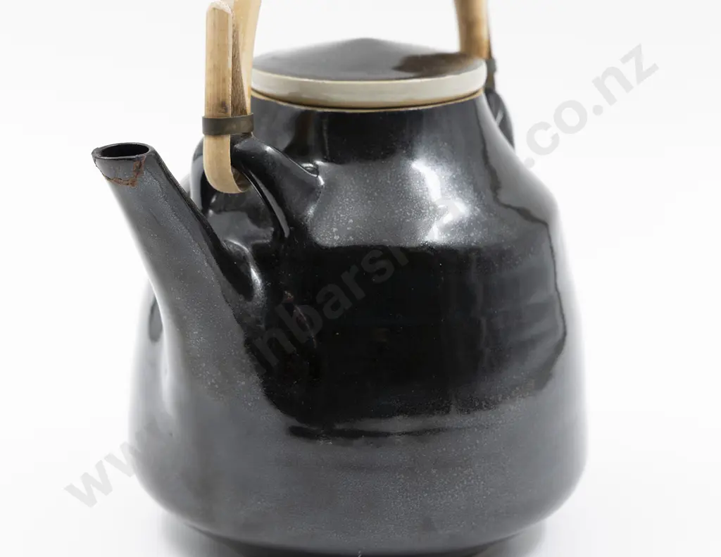 Dame Lucie Teapot & Cover Image 1++