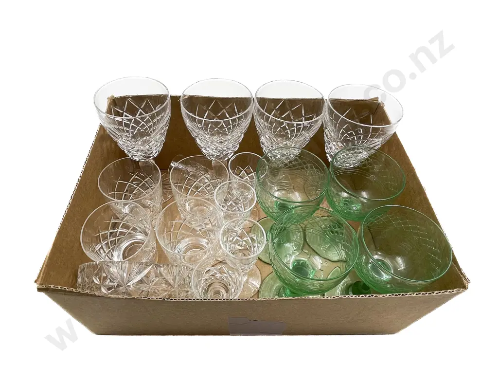 Small Quantity of Assorted Crystal and Glassware Image 1++