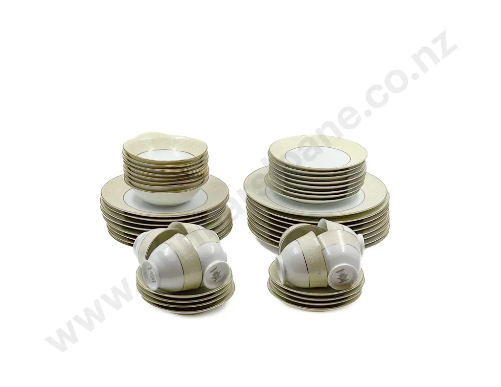 Noritake Part Dinner Set Image 1++