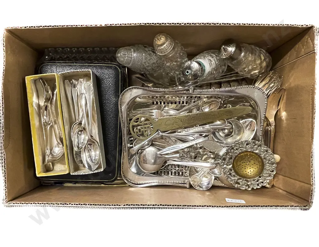 Quantity of Assorted S/P Including Cutlery etc Image 1++