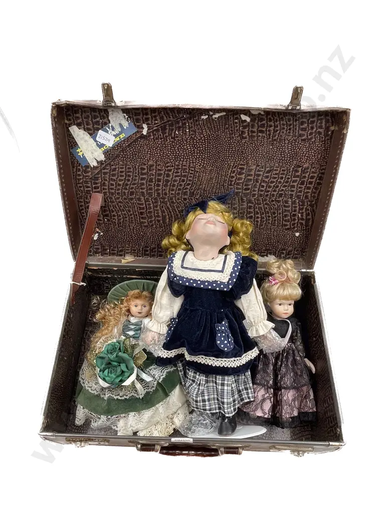Quantity of Assorted Vintage Dolls and Costume Image 1++