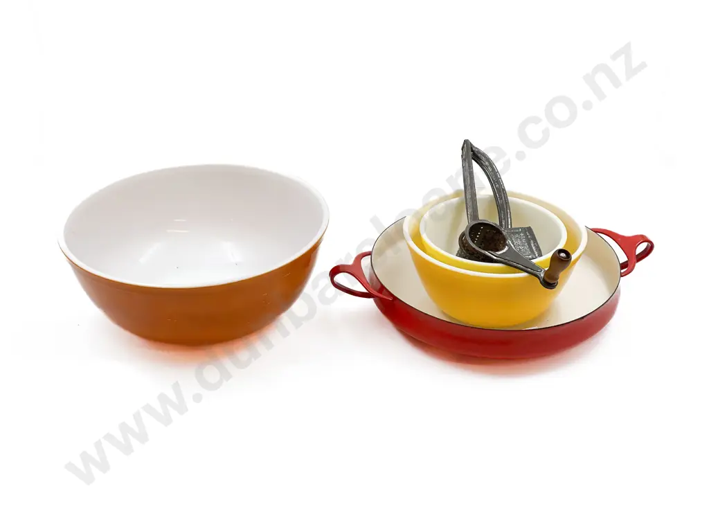 Three Vintage Mixing Bowls of Sizes Together with Vintage Mouli Grater Image 1++