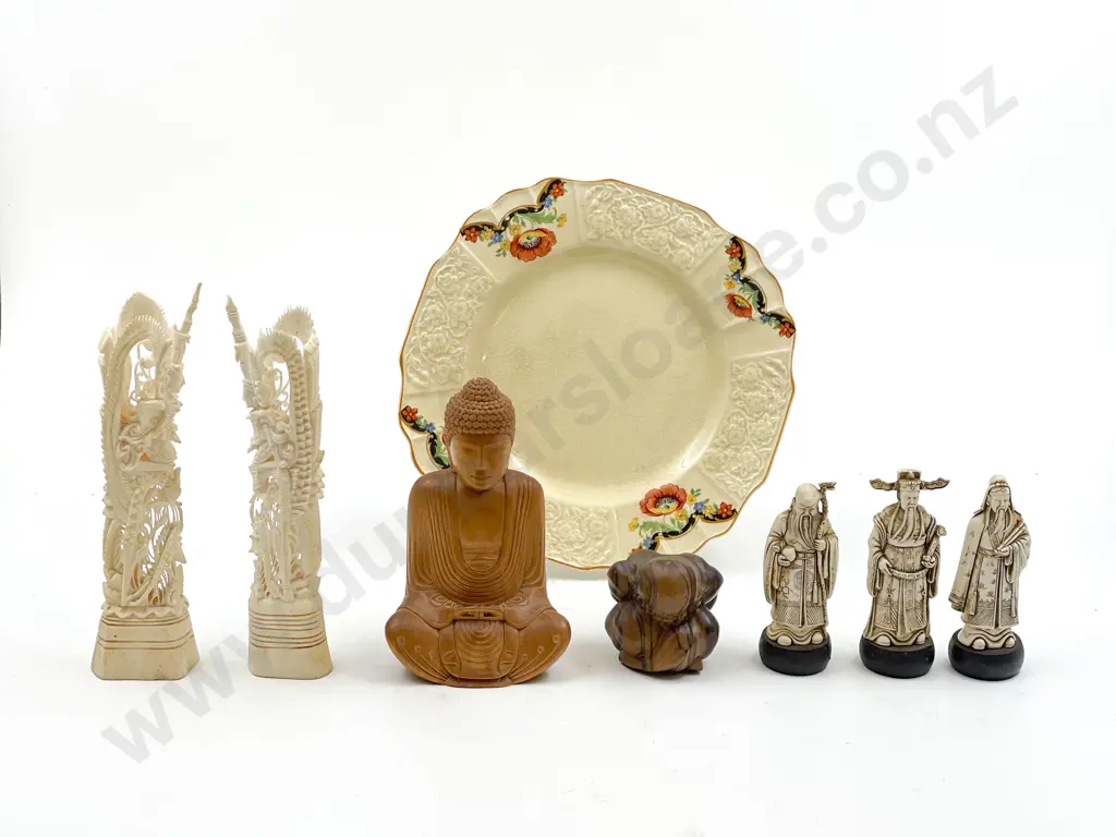 Small Quantity of Assorted Figures and Ornaments Including Bone and Resin Image 1++