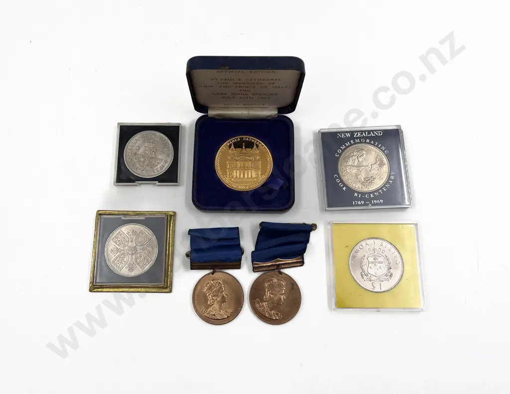 Quantity of Assorted Commemorative Coins and Royal Visit etc Image 1++