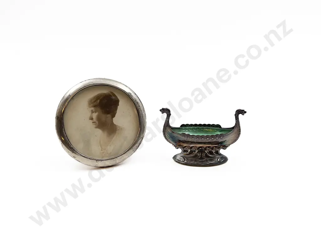 S/S Circular Photo Frame Together with Small Stirling Norse Boat Image 1++