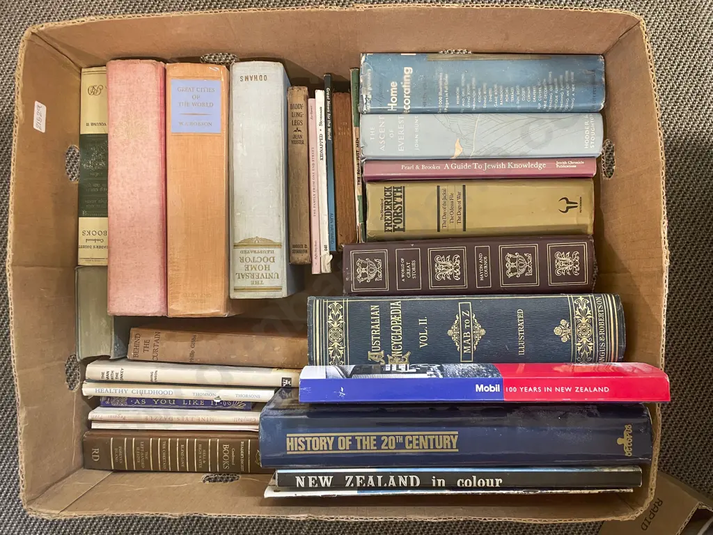 Box of Assorted Vintage Books Image 1++