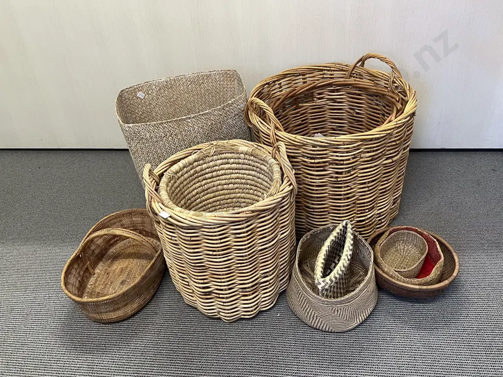 Quantity of Assorted Wicker and Woven Baskets etc Image 1++