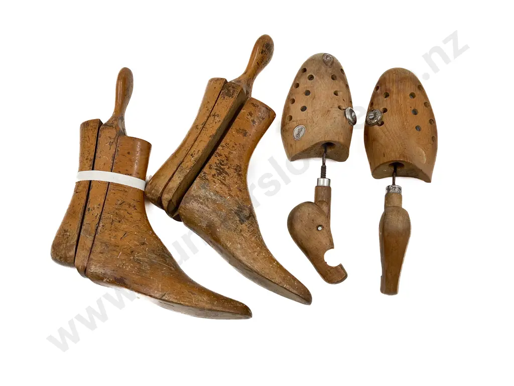 Quantity of Assorted Vintage Wooden Shoe Lasts Image 1++
