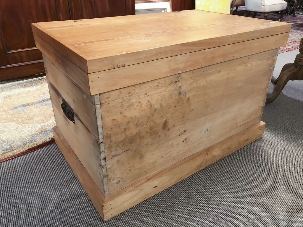 Large Pine Tool Chest Image 1++