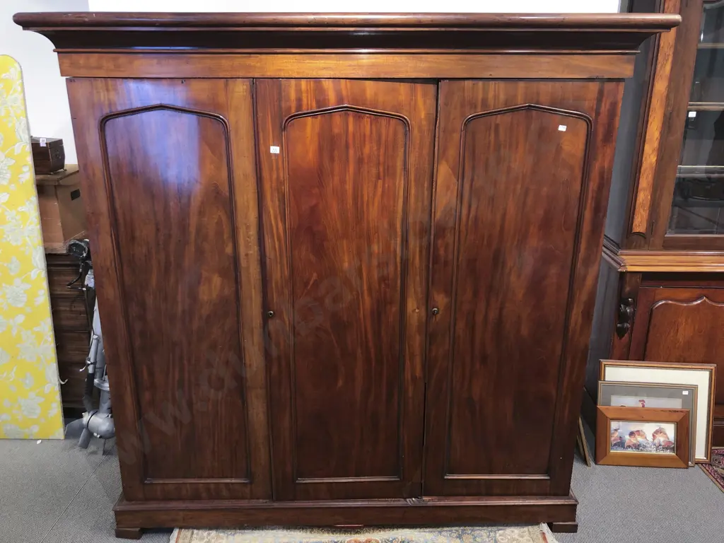 Victorian Mahogany Three Door Wardrobe/Linen Press Image 1++