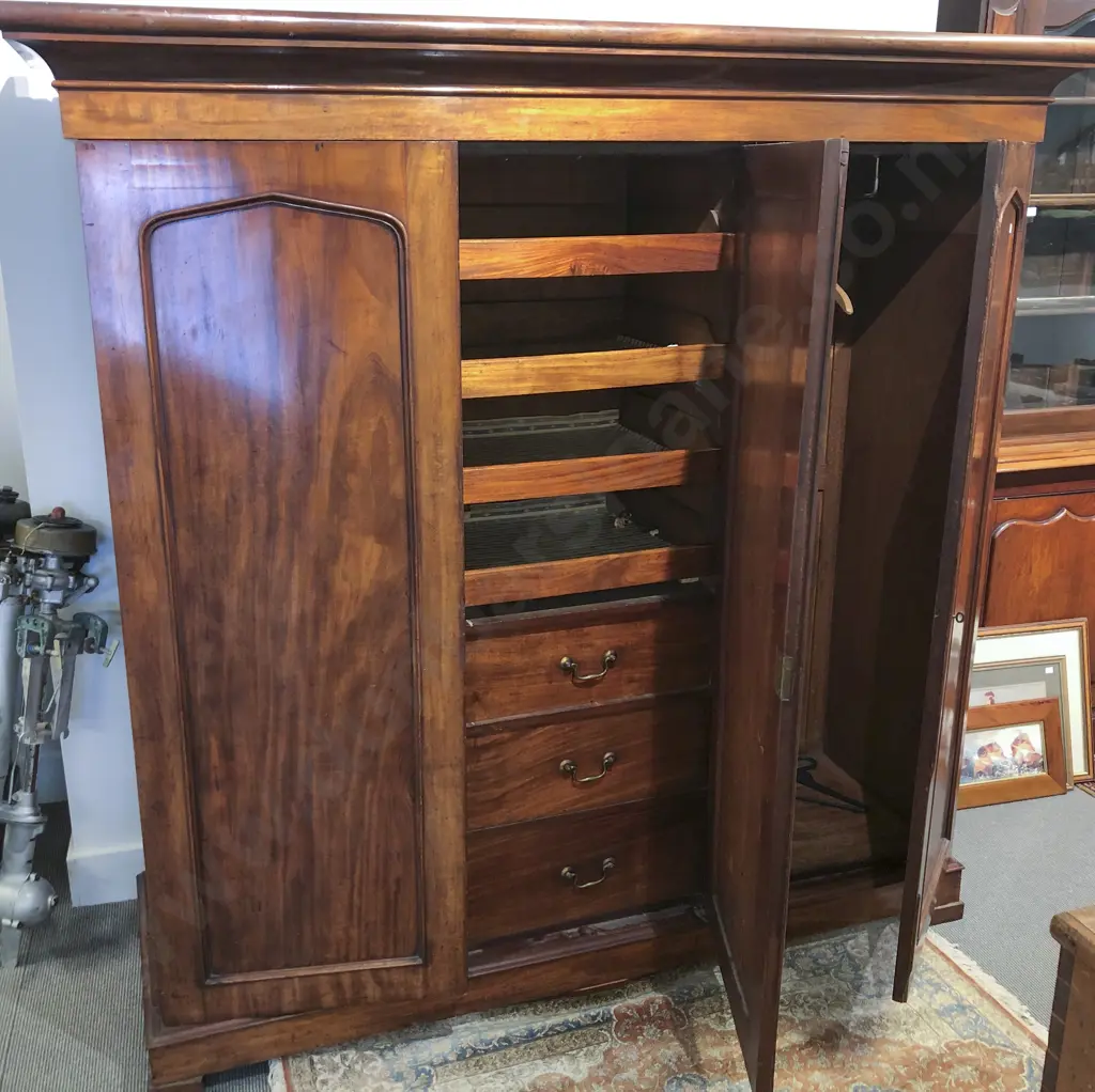 Victorian Mahogany Three Door Wardrobe/Linen Press Image 1++