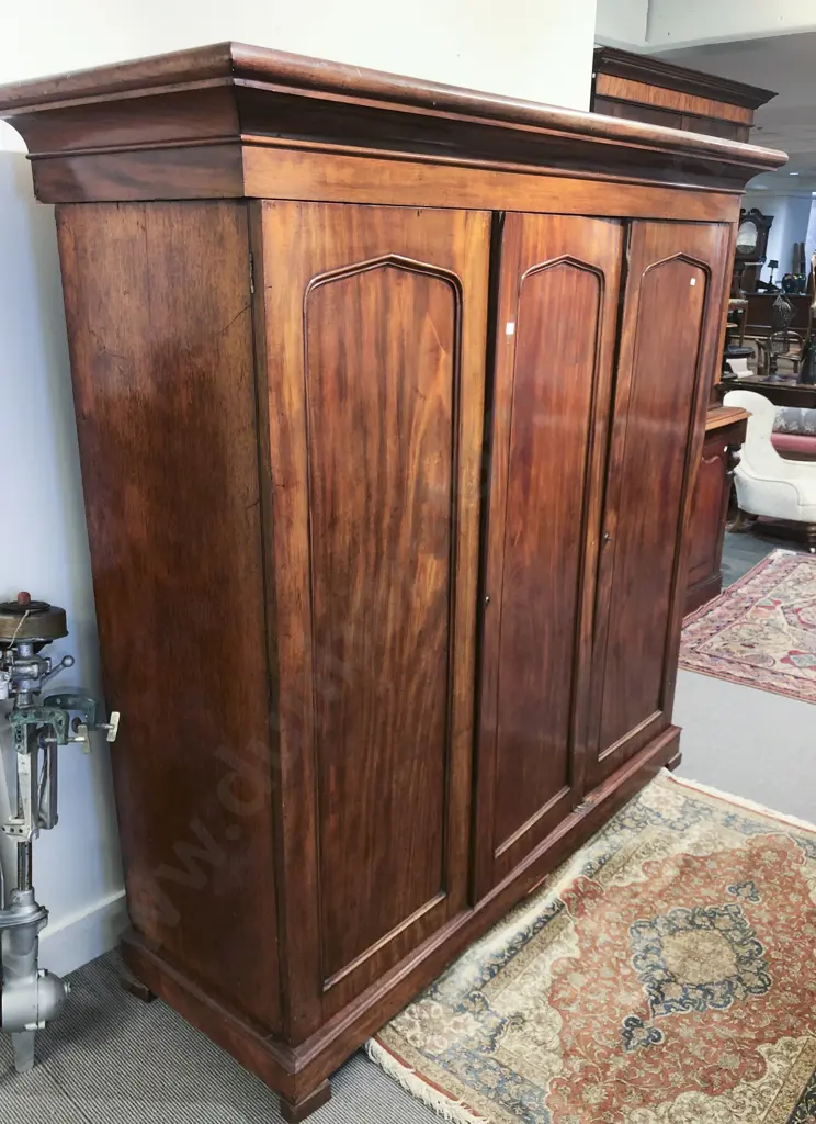 Victorian Mahogany Three Door Wardrobe/Linen Press Image 1++