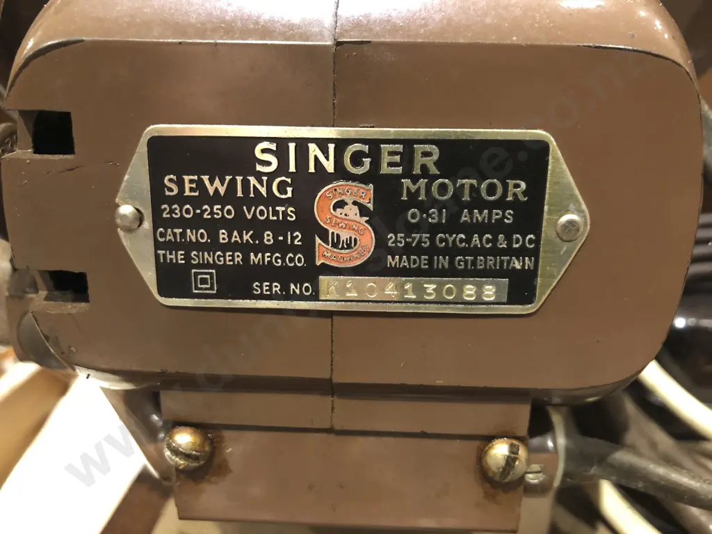 Sewing Machine and Case Image 1++