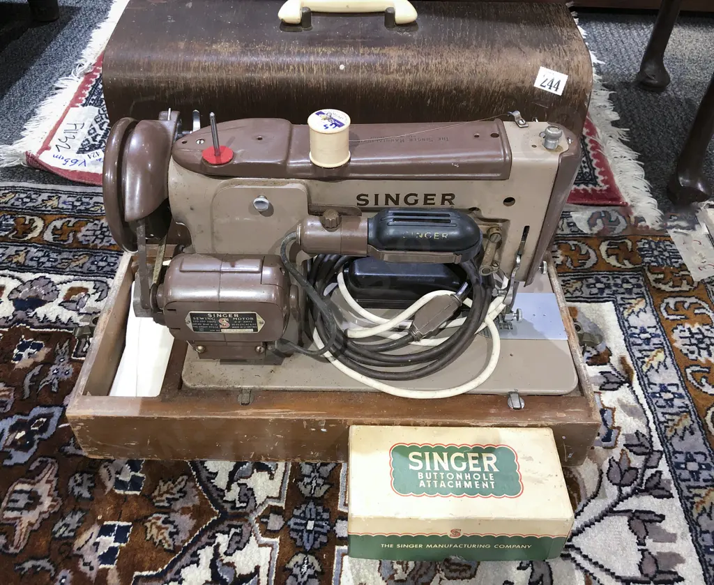 Sewing Machine and Case Image 1++