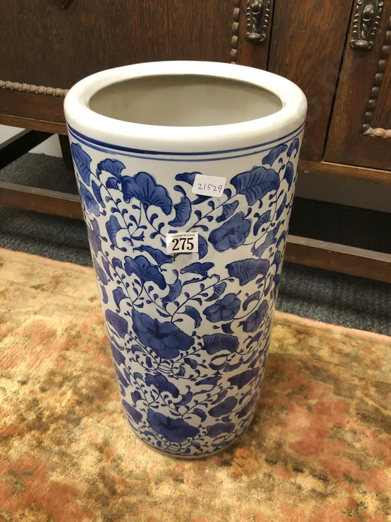 Blue and White Stick Stand Image 1++
