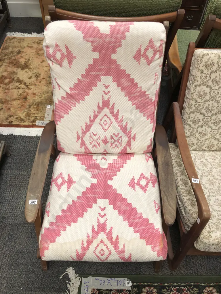 Retro Arm Chair Image 1++