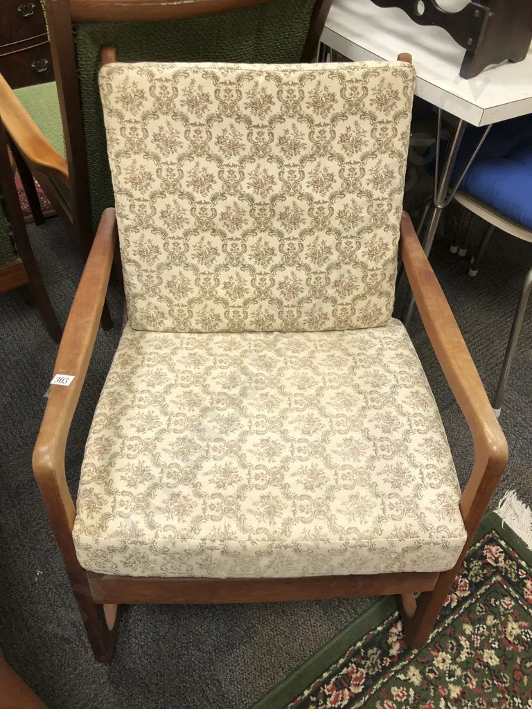 Retro Arm Chair Image 1++