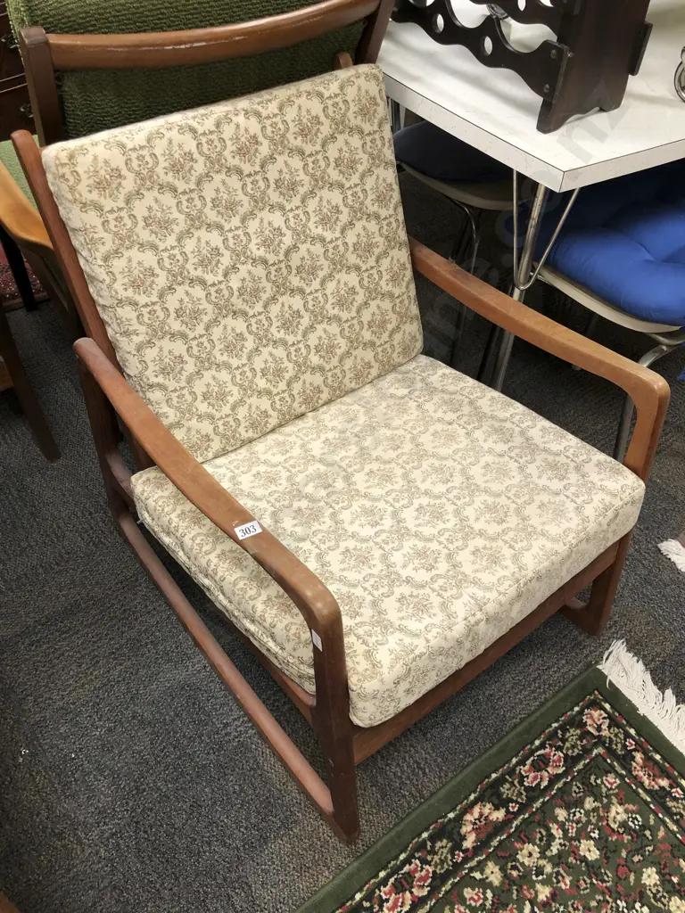 Retro Arm Chair Image 1++