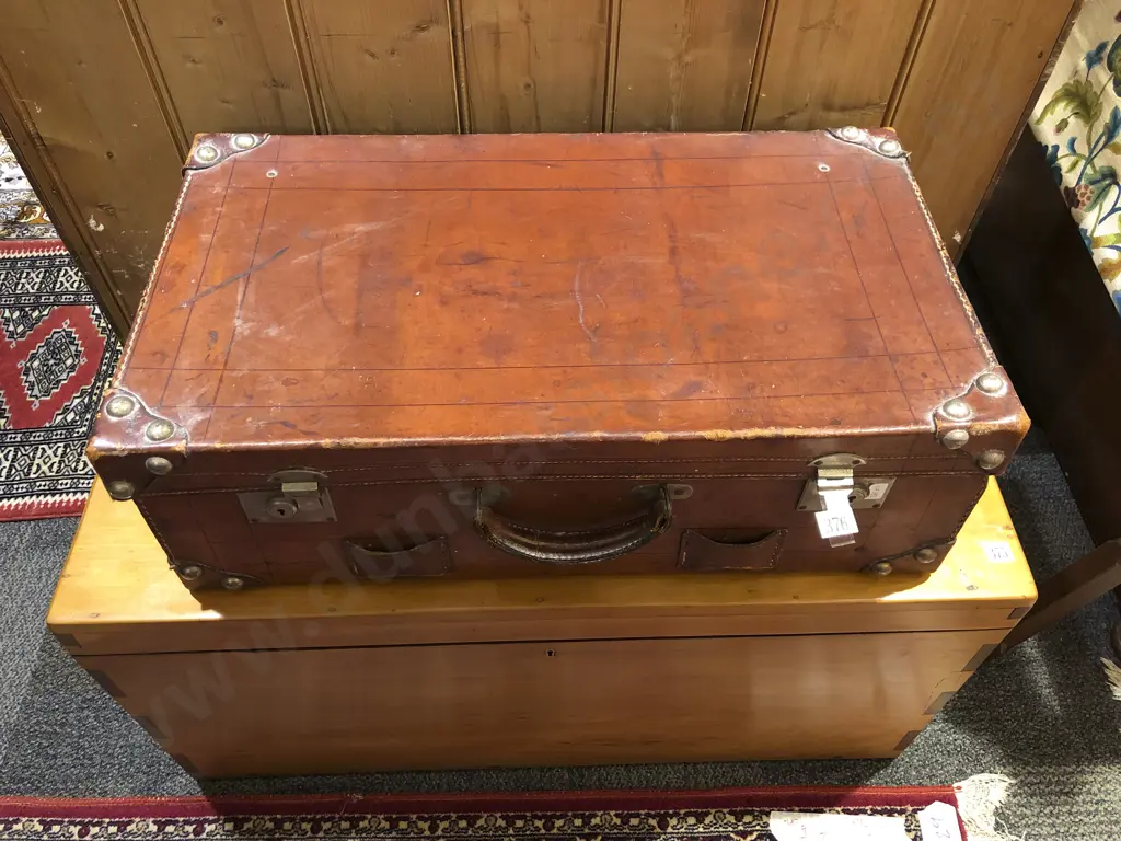 Good Quality Vintage Leather Suitcase With Brass Studding Image 1++