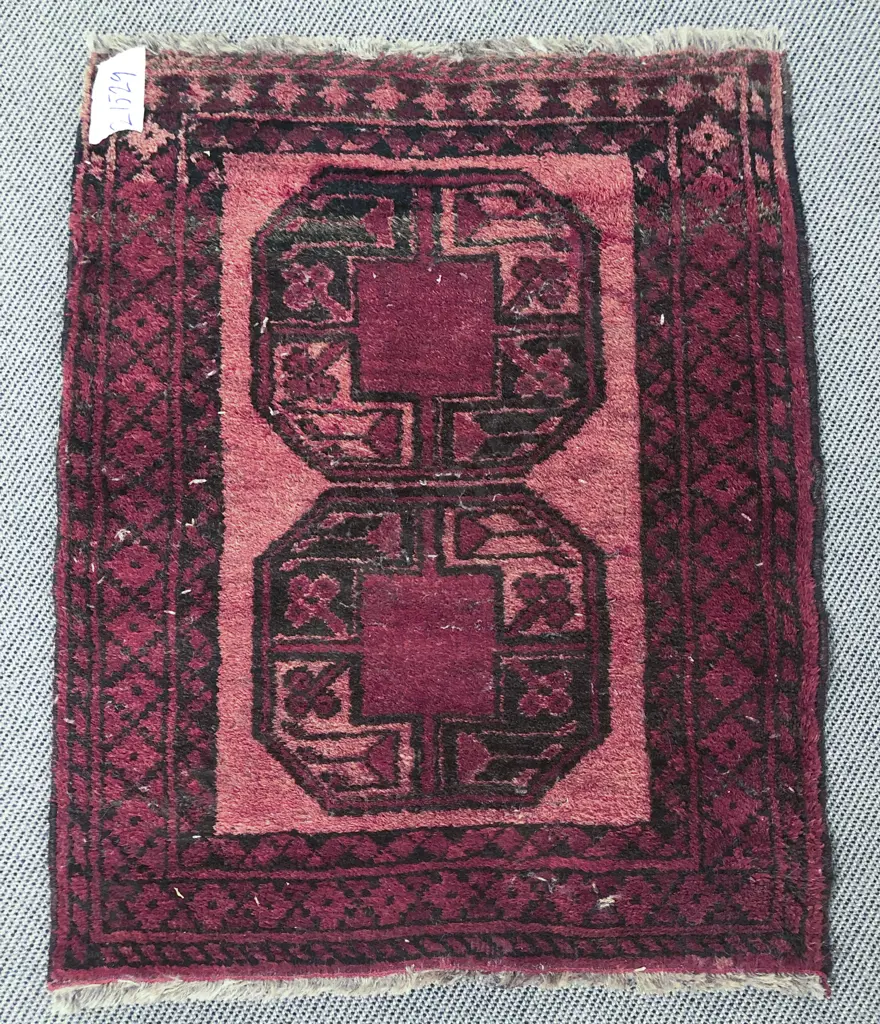 Small Persian Woollen Rug Image 1++