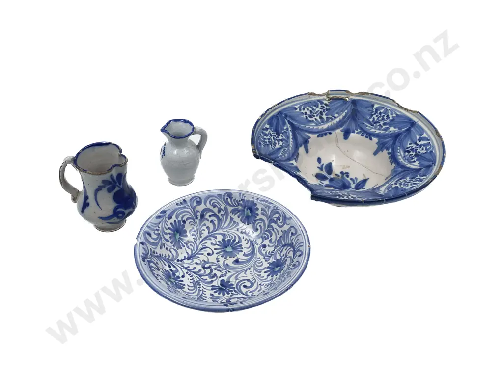 Four Pieces of Blue & White Pottery Image 1++